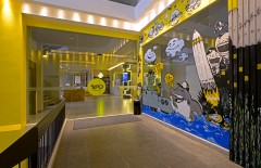 liburan-menyenangkan-dengan-karya-seni-di-hotel-yellow-surabaya-oleh-chendra-cahyadi-dan-mark-design-web-design-jakarta - Web design surabaya