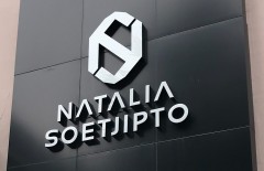 natalia-soetjipto-surabaya-3d-letter-timbul-acrylic-led - Web design surabaya