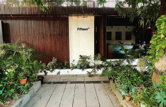 Menikmati Kenyamanan dan Keindahan di Fifteenth Cafe, Surabaya