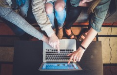 manfaat-menggunakan-website-untuk-bisnis-lebih-real-time-jasa-pembuatan-web-surabaya-jasa-pembuatan-web-jasa-pembuatan-website-jasa-pembuatan-website-surabaya - Web design surabaya