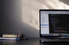 membuat-website-design-perusahaan-di-bali-apa-yang-perlu-diperhatikan - Web design surabaya