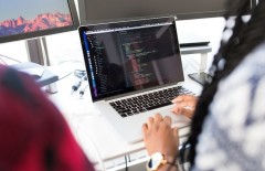 bagaimana-menjadi-pengembang-web-full-stack-yang-sukses - Web design surabaya