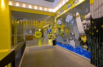 liburan-menyenangkan-dengan-karya-seni-di-hotel-yellow-surabaya-oleh-chendra-cahyadi-dan-mark-design-web-design-jakarta - Web design surabaya