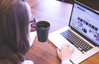 promosikan-brand-anda-menggunakan-web-design-jasa-pembuatan-web-surabaya-jasa-pembuatan-web-jasa-pembuatan-website-jasa-pembuatan-website-surabaya - Web design surabaya