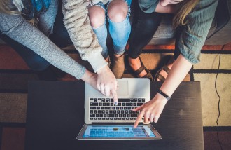 manfaat-menggunakan-website-untuk-bisnis-lebih-real-time-jasa-pembuatan-web-surabaya-jasa-pembuatan-web-jasa-pembuatan-website-jasa-pembuatan-website-surabaya - Web design surabaya