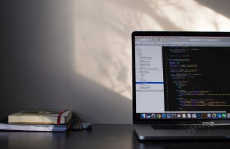 membuat-website-design-perusahaan-di-bali-apa-yang-perlu-diperhatikan - Web design surabaya