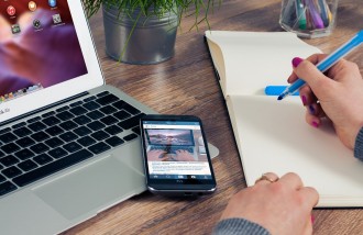 peran-website-sebagai-penunjang-bisnis-di-era-digital-jasa-pembuatan-web-surabaya-jasa-pembuatan-web-jasa-pembuatan-website-jasa-pembuatan-website-surabaya - Web design surabaya