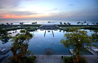 pemandangan-megahnya-pantai-melalui-rumah-luwih-resort-bali - Web design surabaya