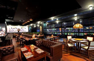 interior-menawan-capital-restaurant-lounge-surabaya-penyempurna-hidangan-makan-oleh-chendra-cahyadi-and-mark-design-web-design-jakarta - Web design surabaya
