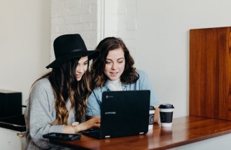 berbisnis-menggunakan-website-di-era-modern-jasa-pembuatan-web-surabaya-jasa-pembuatan-web-jasa-pembuatan-website-jasa-pembuatan-website-surabaya - Web design surabaya