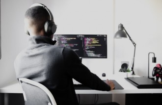 mengikuti-perkembangan-zaman-bisnis-beralih-ke-internet-atau-online-jasa-pembuatan-web-surabaya-jasa-pembuatan-web-jasa-pembuatan-website-jasa-pembuatan-website-surabaya - Web design surabaya