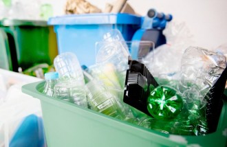 3-tips-mudah-untuk-mendaur-ulang-sampah-botol-plastik - Web design surabaya