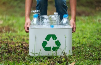 bagaimana-cara-kita-dapat-mengurangi-penggunaan-botol-plastik - Web design surabaya