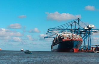 applications-and-benefits-of-fiberglass-composites-in-the-maritime-and-transportation-industry-in-surabaya - Web design surabaya