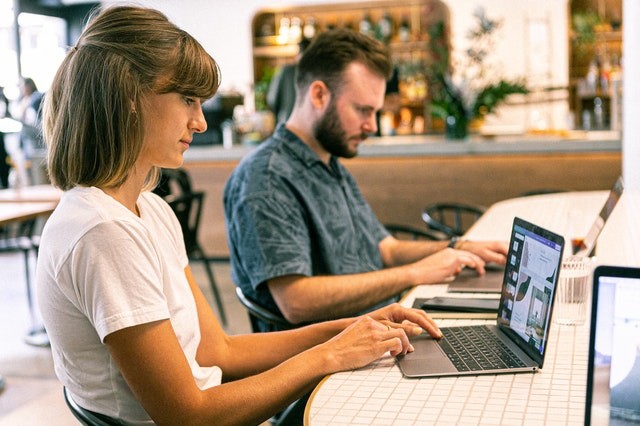 jasa-membuat-dan-mendesign-website-untuk-menarik-pelanggan-lewat-internet-jasa-pembuatan-web-surabaya-jasa-pembuatan-web-jasa-pembuatan-website-jasa-pembuatan-website-surabaya
