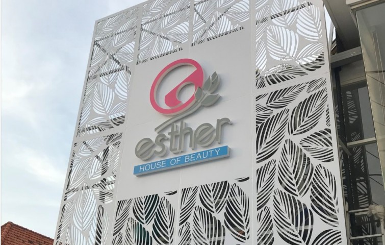 acp-laser-cut-wall-cladding-3d-letterbox-acrylic-yang-manis-untuk-esther-house-of-beauty-esther