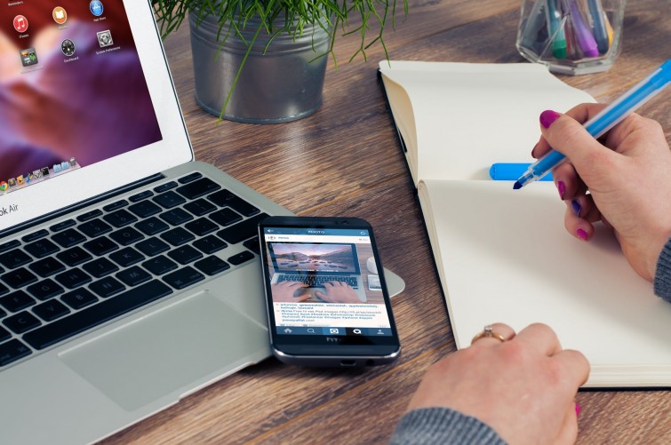 peran-website-sebagai-penunjang-bisnis-di-era-digital-jasa-pembuatan-web-surabaya-jasa-pembuatan-web-jasa-pembuatan-website-jasa-pembuatan-website-surabaya