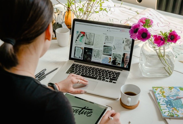 menarik-pelanggan-dengan-design-website-yang-keren-jasa-pembuatan-web-surabaya-jasa-pembuatan-web-jasa-pembuatan-website-jasa-pembuatan-website-surabaya