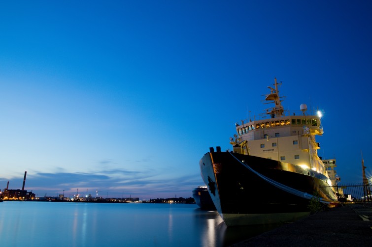 build-a-tough-ship-with-fiberglass-composite-materials