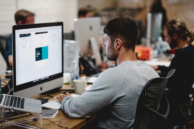 peran-internet-di-era-modern-dalam-bisnis-jasa-pembuatan-web-surabaya-jasa-pembuatan-web-jasa-pembuatan-website-jasa-pembuatan-website-surabaya