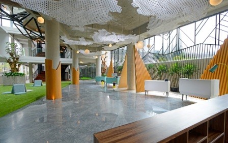 berlibur-sambil-memanjakan-mata-dengan-seni-mural-di-hotel-alpines-by-artotel-batu-oleh-chendra-cahyadi-dan-mark-design-web-design-jakarta