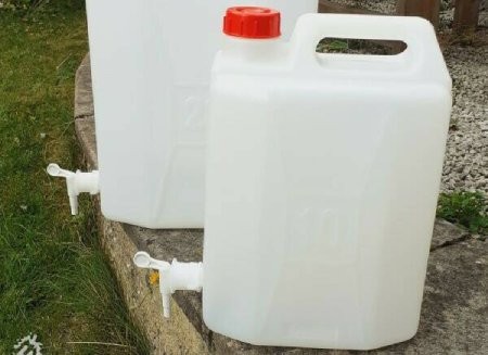 ubah-jerigen-bekas-menjadi-dispenser