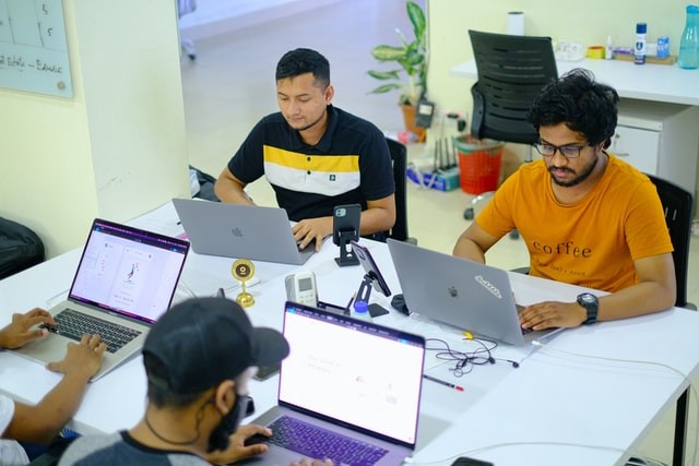 dengan-desain-website-menarik-pelanggan-jadi-tertarik-jasa-pembuatan-web-surabaya-jasa-pembuatan-web-jasa-pembuatan-website-jasa-pembuatan-website-surabaya