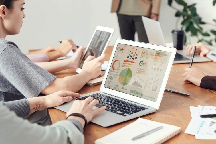 peran-website-sebagai-penunjang-bisnis-di-era-digital-jasa-pembuatan-web-surabaya-jasa-pembuatan-web-jasa-pembuatan-website-jasa-pembuatan-website-surabaya
