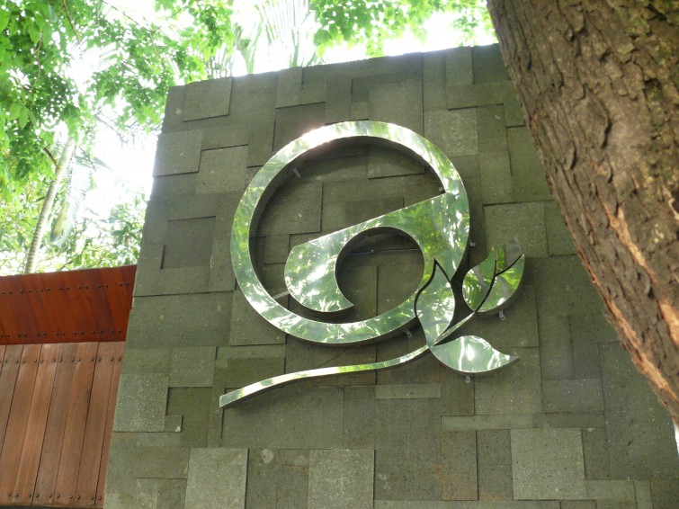 esther-clinic-surabaya-3d-letter-acrylic-led