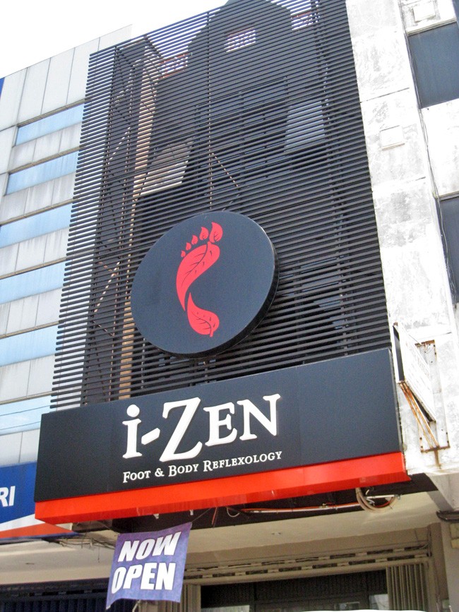 i-zen-surabaya-neonbox-and-acp-signage-cladding