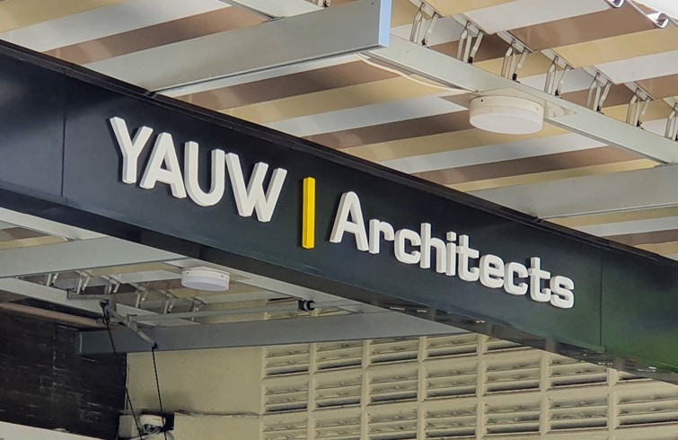 letter-timbul-3d-galvanised-dengan-acp-backdrop-surabaya-untuk-yauw-architects