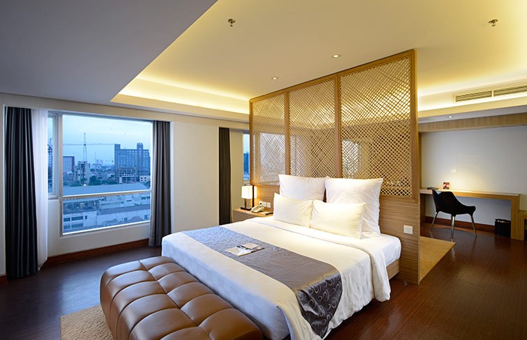 crown-prince-hotel-surabaya