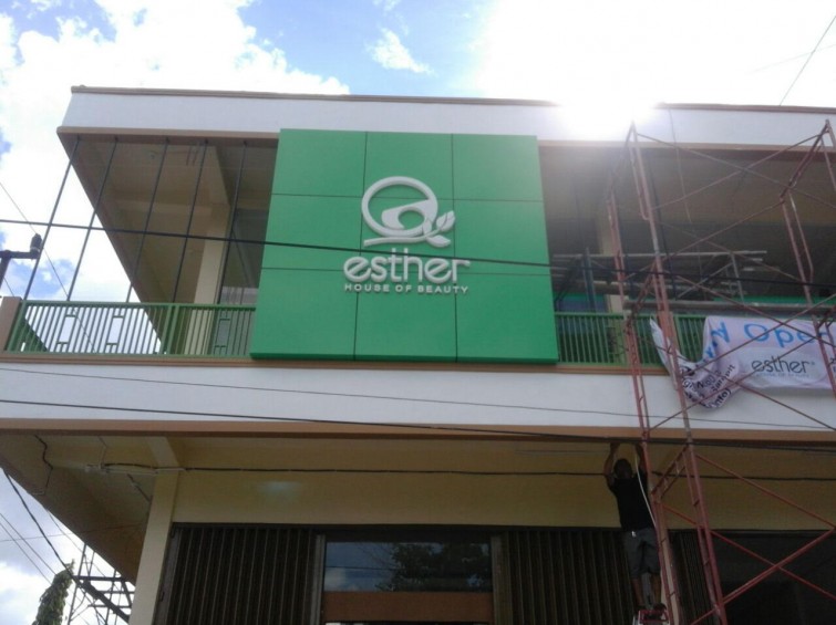 esther-clinic-surabaya-3d-letter-acrylic-led