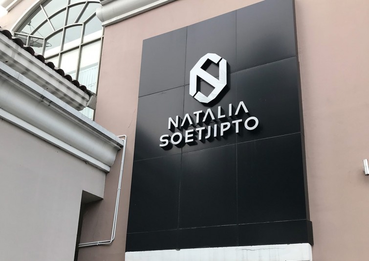 natalia-soetjipto-surabaya-3d-letter-timbul-acrylic-led